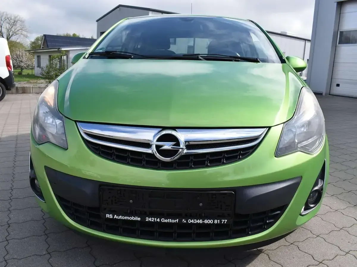Gebraucht Opel Corsa Active 87 PS (63 kW) 2013 Apfelgruen p2 Kleinwagen