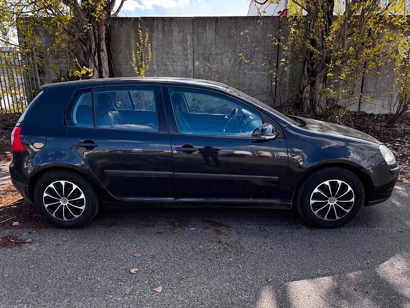 Usata VW Golf V 65 CV (47 kW) 2004 Nero Utilitaria