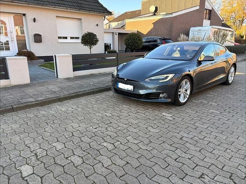 Grau Gebraucht 2016 Tesla Model S Kleinwagen | 23.999 € (Teuer) - Bild 1/4