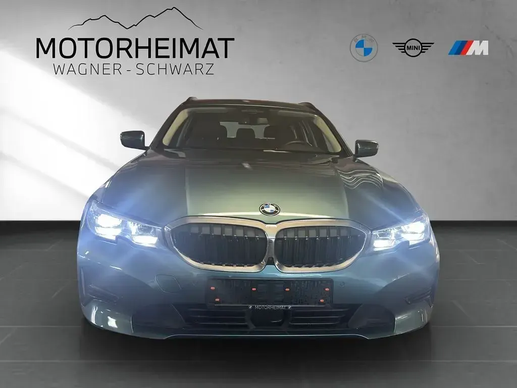 Gebraucht BMW 330e Advantage 252 PS (185 kW) 2020 Blue ridge mountain Kombi