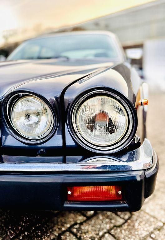 Gebraucht Jaguar XJ12 264 PS (194 kW) 1991 Blau Limousine