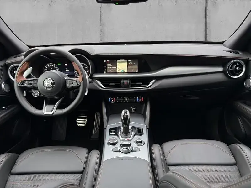 Neu Alfa Romeo Stelvio 280 PS (205 kW) 2025 Metallic SUV