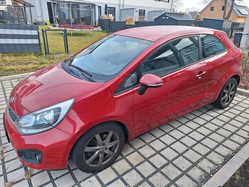 Gebraucht Kia Rio 99 PS (72 kW) 2014 Rot Kleinwagen