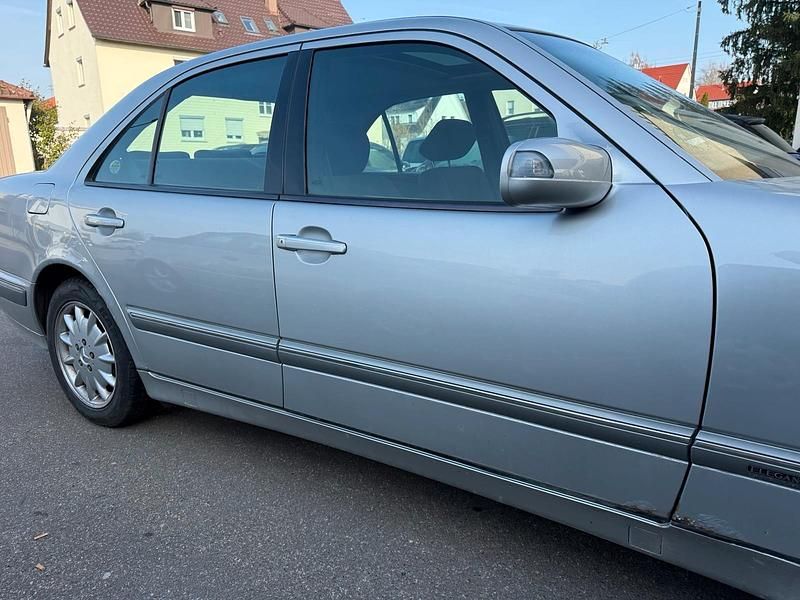 Gebraucht Mercedes E240 2000 Silber Limousine