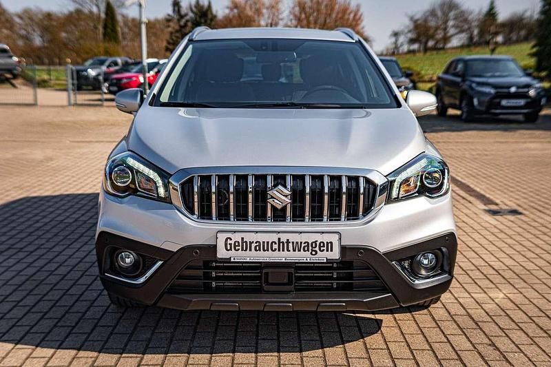Gebraucht Suzuki SX4 Comfort+ 140 PS (102 kW) 2019 Silky silver metallic Limousine