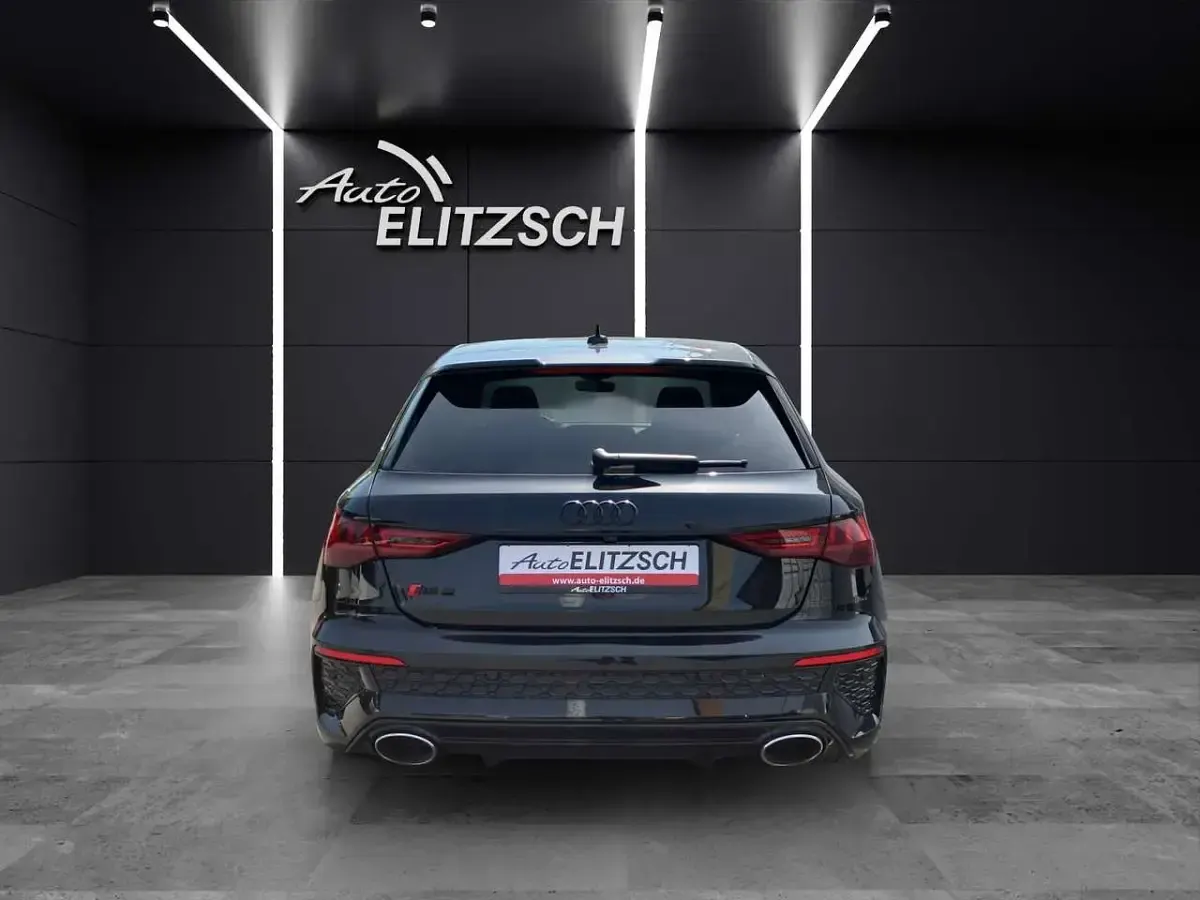 Gebraucht Audi RS3 Sport 400 PS (294 kW) 2023 Mythosschwarz metallic Limousine