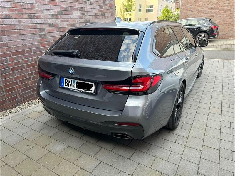Gebraucht BMW 530 Performance 286 PS (210 kW) 2021 Grau Kombi