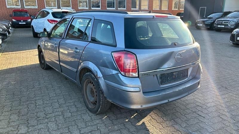 Gebraucht Opel Astra Edition 101 PS (74 kW) 2004 Silber Kombi