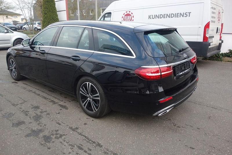 Gebraucht Mercedes E220 200 PS (147 kW) 2023 Obsidianschwarz Kombi