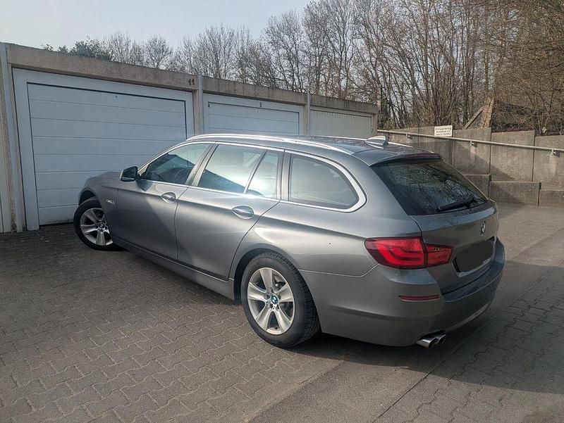 Gebraucht BMW 520 184 PS (135 kW) 2013 Grau Kombi