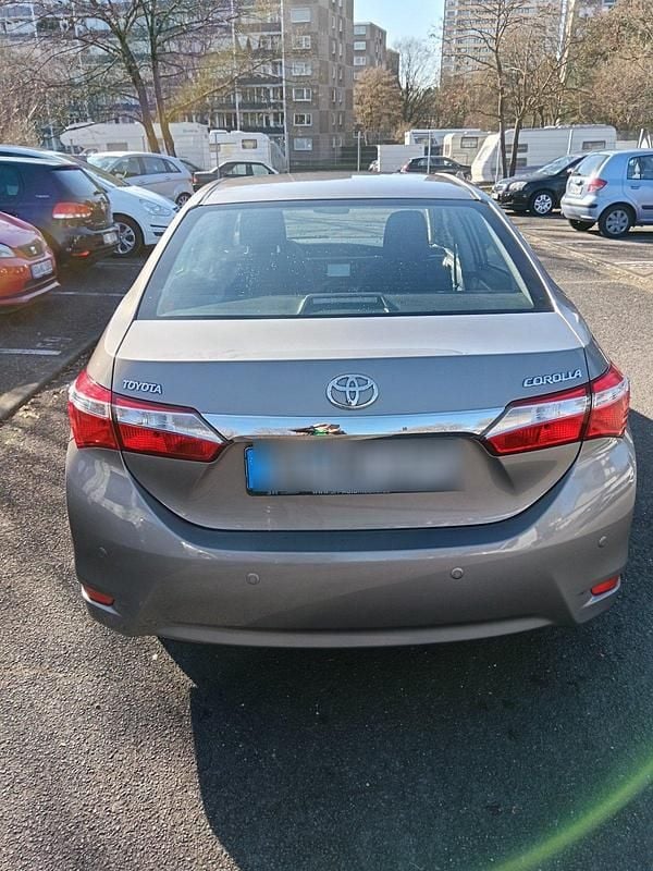 Andere außenfarben Gebraucht 2015 Toyota Corolla Executive Limousine | 9.750 € (Superpreis) - Bild 1/4