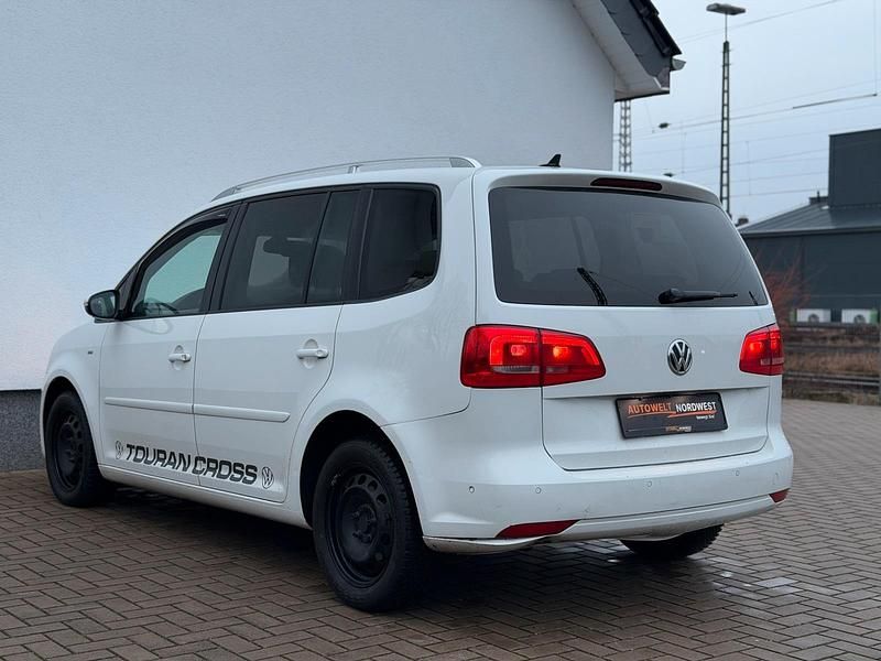 Gebraucht VW Touran Cup 140 PS (102 kW) 2014 Weiß Van / Kleinbus