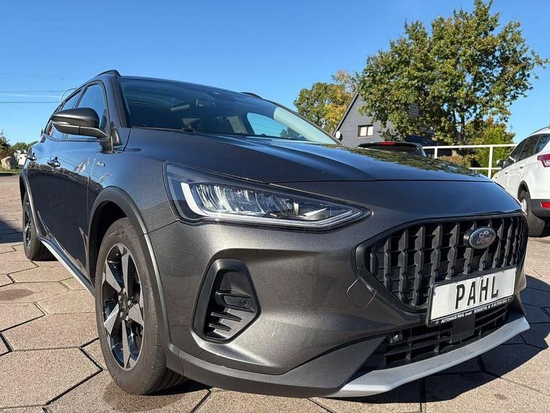 Gebraucht Ford Focus Active X 125 PS (91 kW) 2022 Grau Limousine