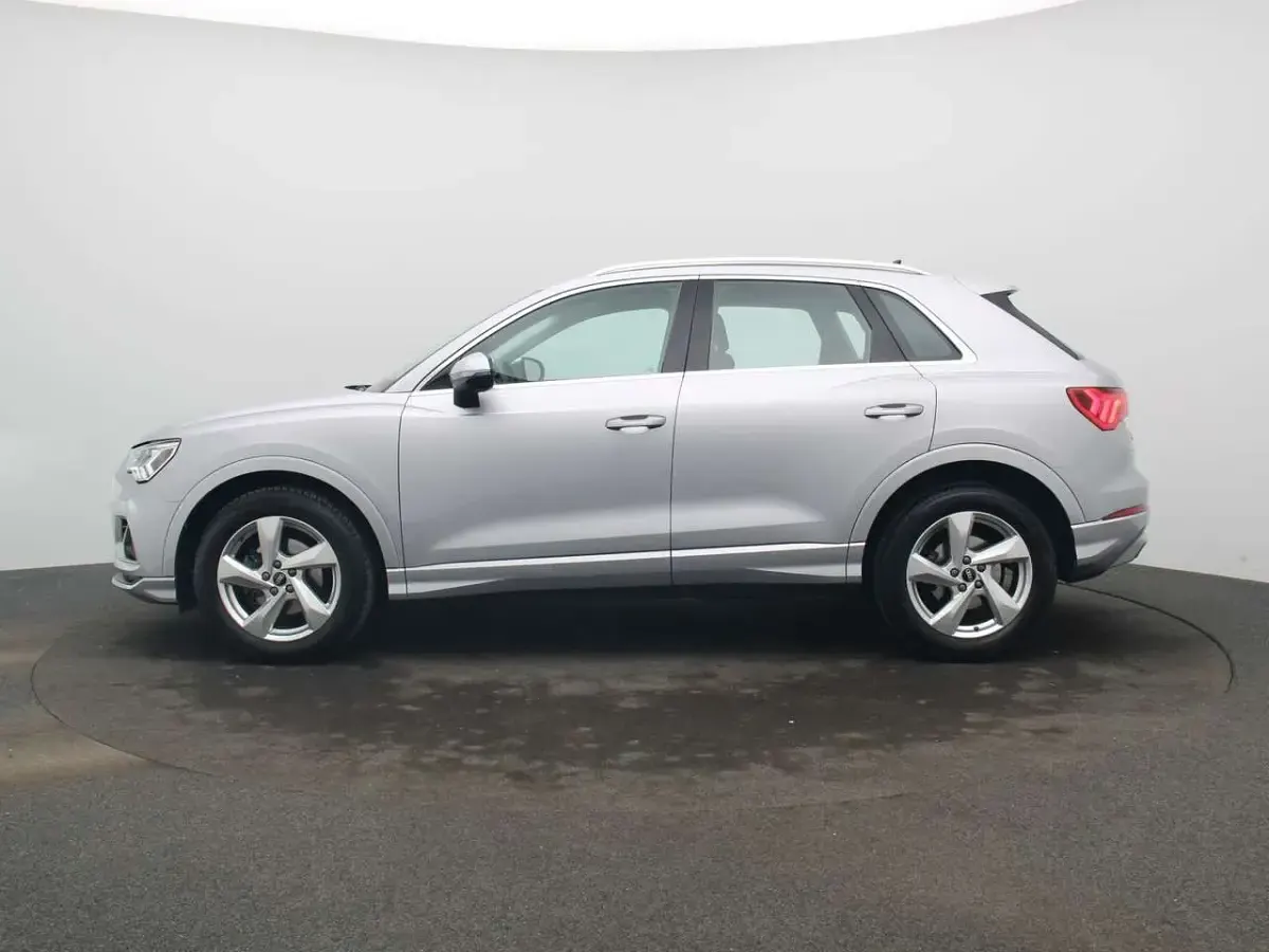 Gebraucht Audi Q3 Ambiente 150 PS (110 kW) 2022 Florettsilber metallic SUV