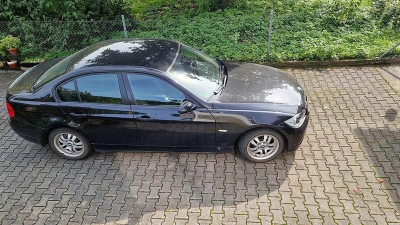 Schwarz Gebraucht 2006 BMW 318 Limousine | 1.900 € (Superpreis) - Bild 1/4