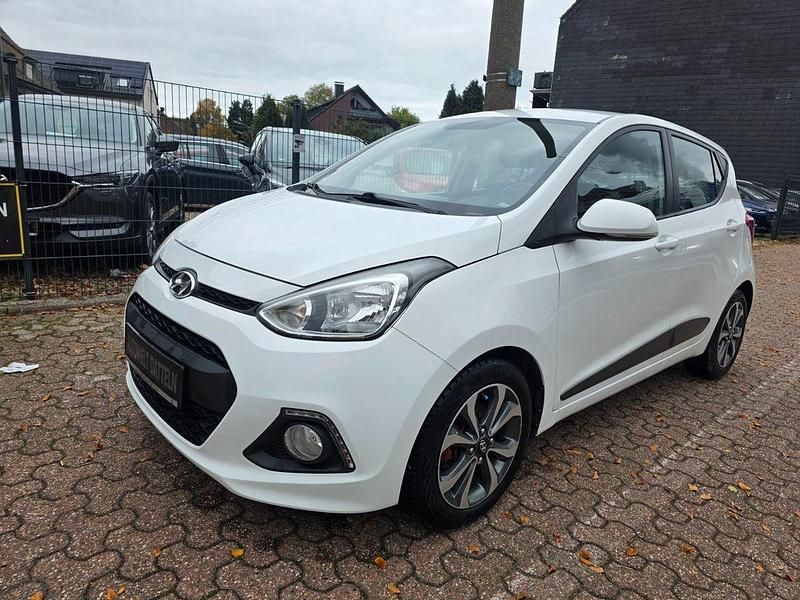 Weiß Gebraucht 2015 Hyundai i10 YES! Kleinwagen | 7.290 € (Fairer Preis) - Bild 1/4
