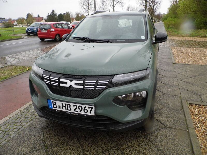 Grün Gebraucht 2023 Dacia Spring Essentiel Kleinwagen | 13.000 € (Fairer Preis) - Bild 1/4
