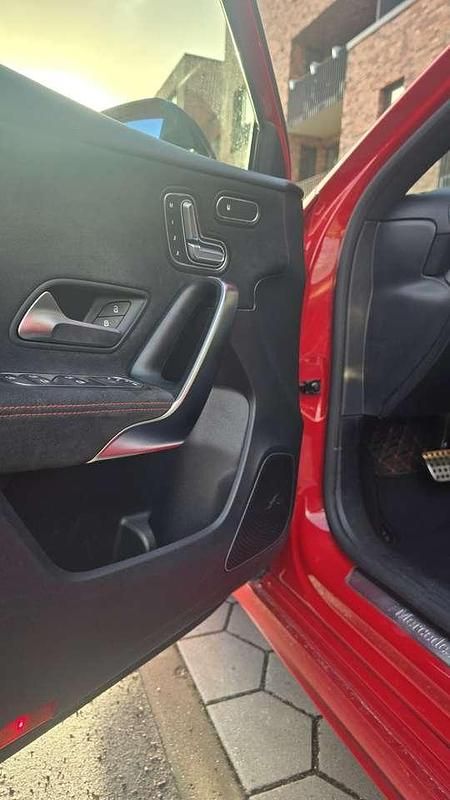Gebraucht Mercedes A200 AMG line 163 PS (119 kW) 2018 Rot Limousine