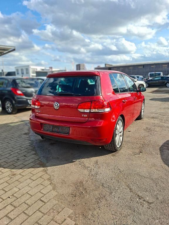 Gebraucht VW Golf VI Team 105 PS (77 kW) 2010 Rot Kleinwagen