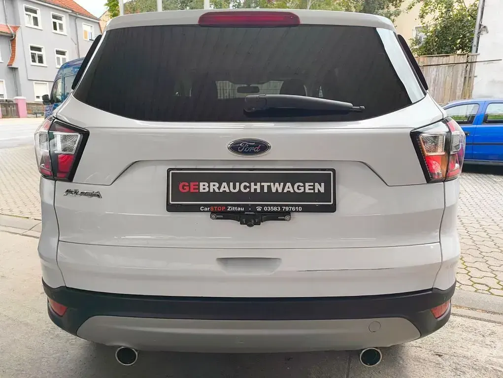 Gebraucht Ford Kuga 150 PS (110 kW) 2019 Weiß SUV