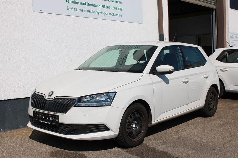 Weiß Gebraucht 2021 Skoda Fabia Cool Plus Limousine | 6.990 € (Guter Preis) - Bild 1/4