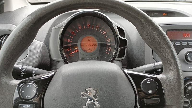 Gebraucht Peugeot 108 Active 72 PS (52 kW) 2020 Weiß Kleinwagen