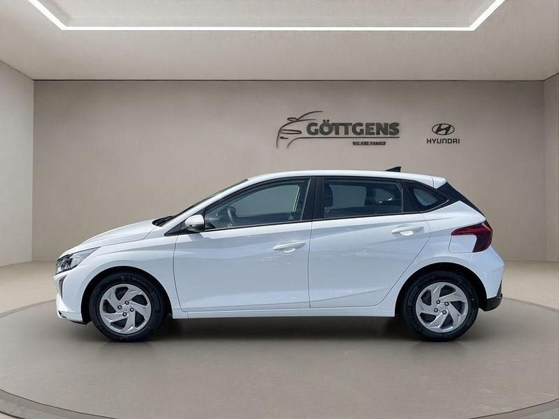 Gebraucht Hyundai i20 Select 101 PS (74 kW) 2025 Atlas white Kleinwagen