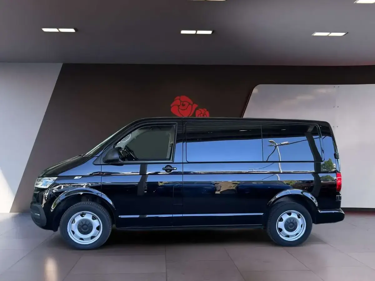 Gebraucht VW Transporter 204 PS (150 kW) 2022 Deep black Van