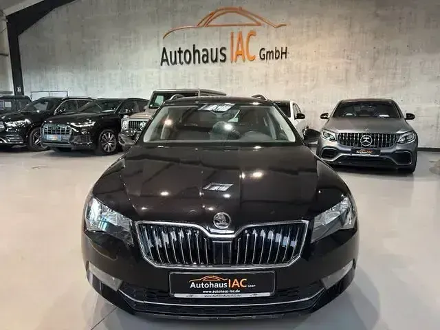 Gebraucht Skoda Superb Ambition 190 PS (139 kW) 2019 Cerna magic/black magic Kombi