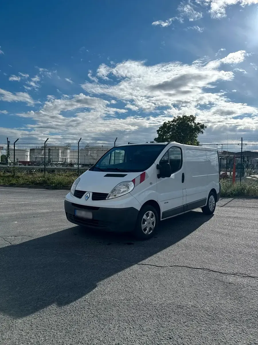Gebraucht Renault Trafic 109 PS (80 kW) 2013 Weiß Van / Kleinbus