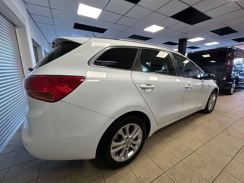 Gebraucht Kia Ceed Sportswagon FIFA World Cup Edition 135 PS (99 kW) 2014 Weiß Kombi