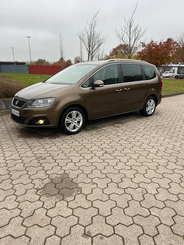 Braun Gebraucht 2011 Seat Alhambra Van / Kleinbus | 6.500 € (Etwas zu teuer) - Bild 1/4