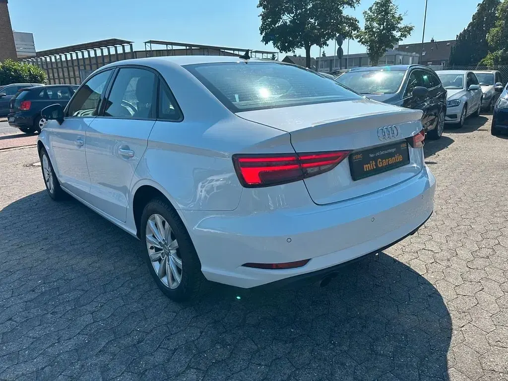 Gebraucht Audi A3 Basis 116 PS (85 kW) 2019 Weiß Limousine