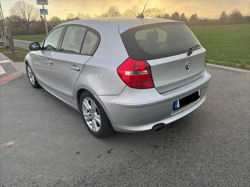 Second-hand BMW 116 122 CP (89 kW) 2010 Argintiu Hatchback