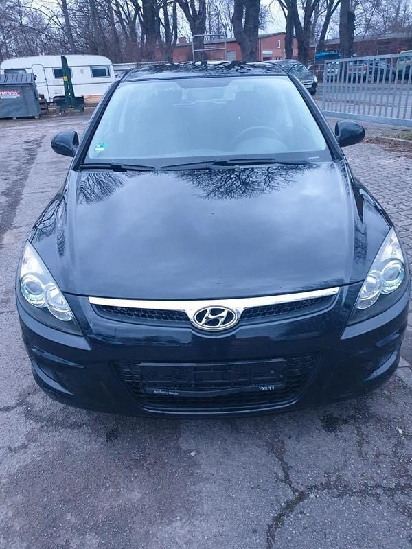 Schwarz Gebraucht 2009 Hyundai i30 Kleinwagen | 4.200 € (Teuer) - Bild 1/4