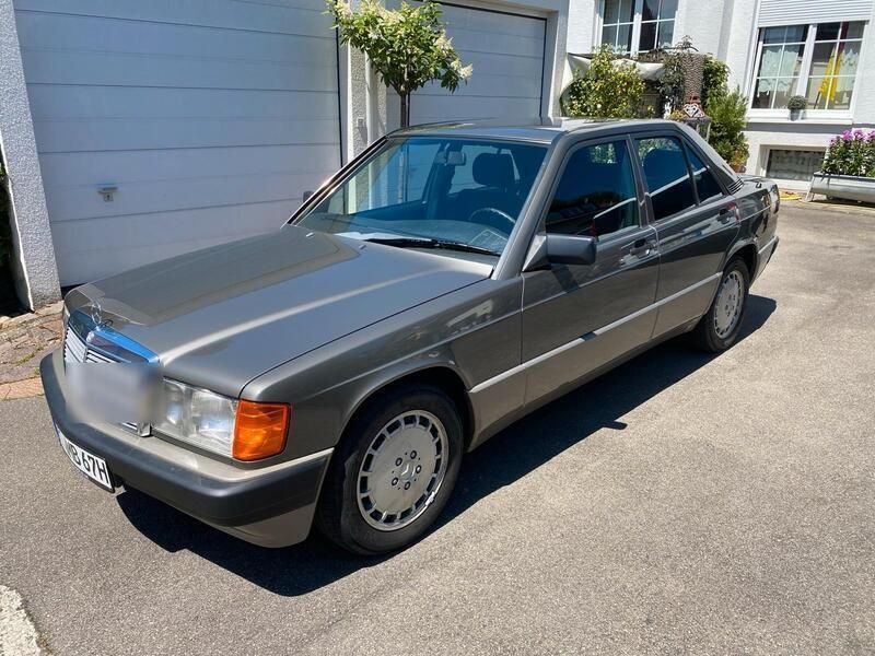 Grau Gebraucht 1990 Mercedes 190 Limousine | 11.990 € - Bild 1/4