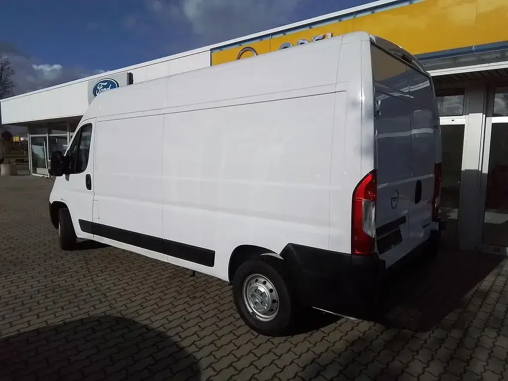 Używany Opel Movano Selection 140 KM (102 kW) 2023 Biały Van