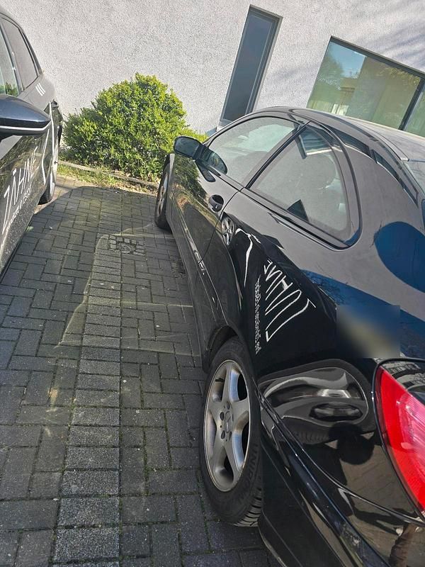 Gebraucht Mercedes C220 150 PS (110 kW) 2004 Schwarz Coupé