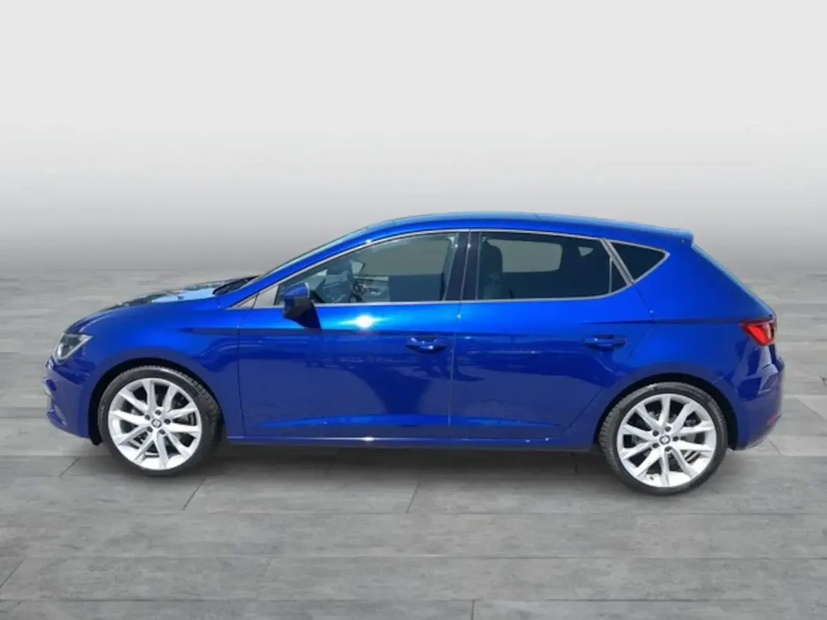 Używany Seat Leon FR 150 KM (110 kW) 2020 Niebieski Sedan/Limuzyna