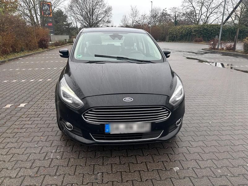 Schwarz Gebraucht 2016 Ford S-MAX Titanium Van / Kleinbus | 13.000 € (Guter Preis) - Bild 1/4