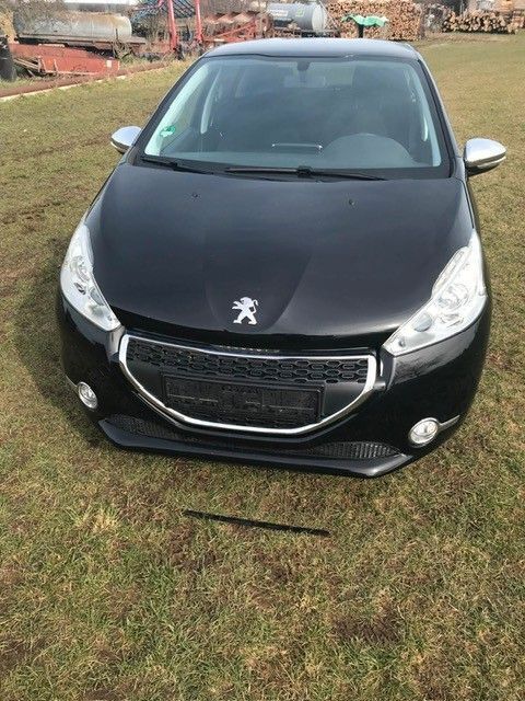 Schwarz Gebraucht 2014 Peugeot 208 Style Kleinwagen | 7.590 € (Fairer Preis) - Bild 1/4