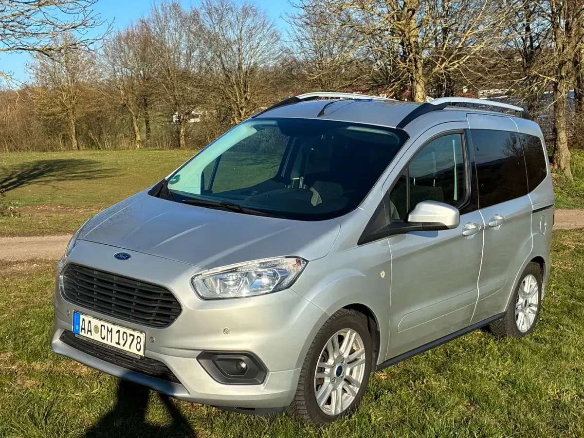 Gebraucht Ford Tourneo Courier Titanium 101 PS (74 kW) 2019 Silber Van / Kleinbus