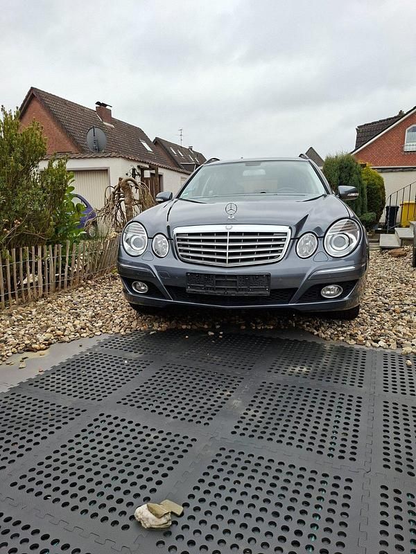 Gebraucht Mercedes E200 184 PS (135 kW) 2008 Grau Kombi