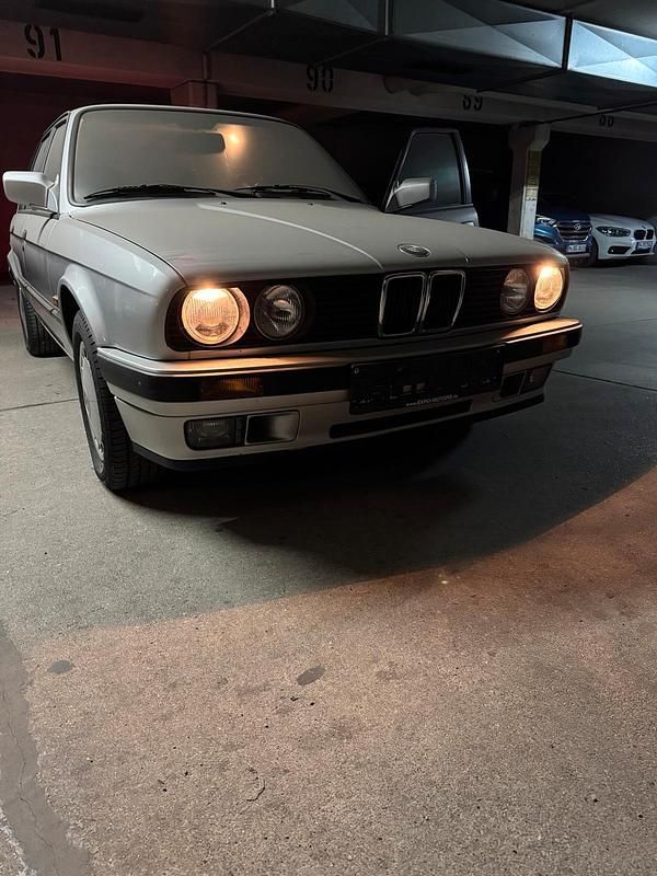 Gebraucht BMW 316 102 PS (75 kW) 1991 Silber Limousine