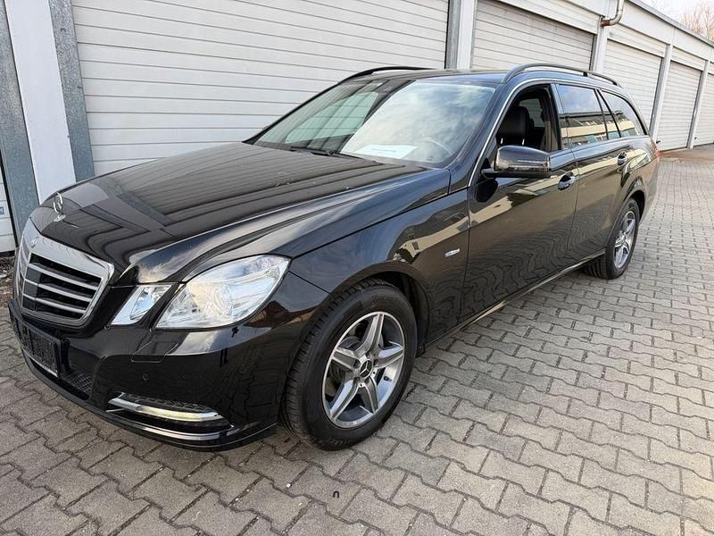 Gebraucht Mercedes E220 170 PS (125 kW) 2010 Obsidianschwarz  metalliclack Kombi