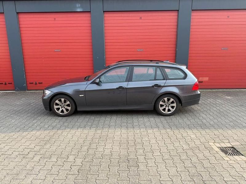 Gebraucht BMW 320 163 PS (119 kW) 2005 Schwarz Kombi