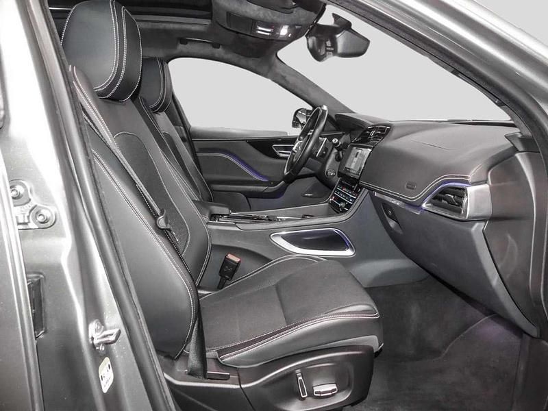 Gebraucht Jaguar F-Pace R-Sport 241 PS (177 kW) 2020 Silicon silver SUV