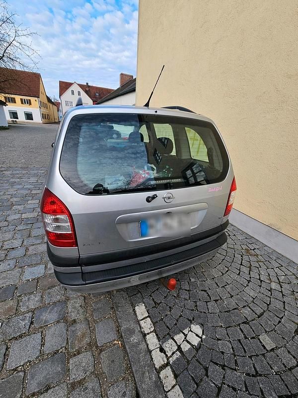 Gebraucht Opel Zafira 101 PS (74 kW) 2004 Silber Van / Kleinbus