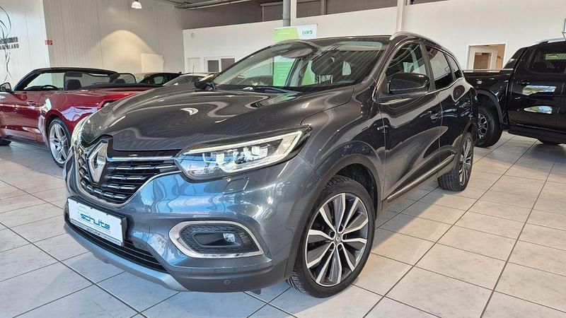 Blau (metallic) Gebraucht 2017 Renault Kadjar Bose Edition SUV | 15.950 € - Bild 1/4