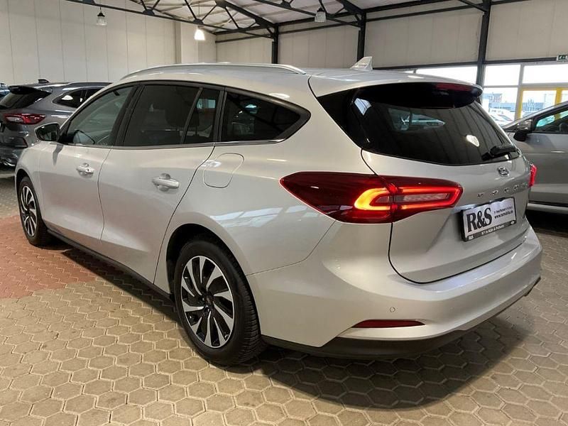 Gebraucht Ford Focus Titanium 125 PS (91 kW) 2024 Silber Kombi